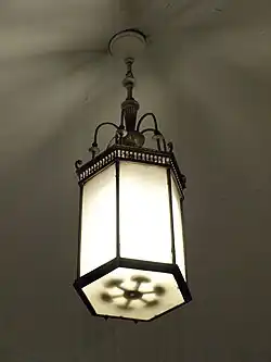 Lanterne suspendueà base hexagonaleRussie
