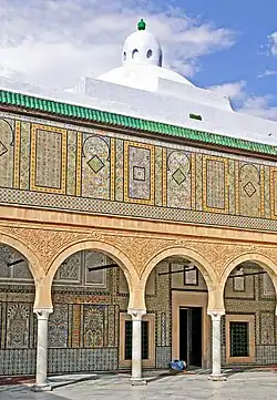 Façade de la salle funéraire.