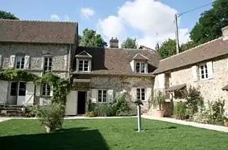 Après restauration : moulin, habitation du meunier et pressoir