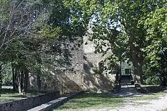 Accès au ruisseau et à la roue.