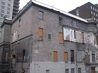 Les murs nord (à gauche) et ouest (à droite) (2013)