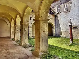 Le cloître du Prieuré.