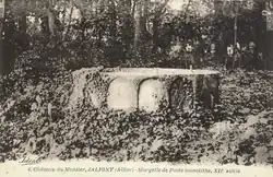 Puits monolithe du XIIe&nbsp;siècle.