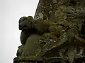 Quadrupède ornant un pinacle.
