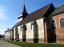 Le côté de l'église