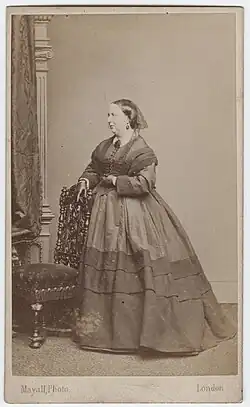 Catherine Hogarth Dickens vers 1858, par J. E. Mayall (carte de visite).