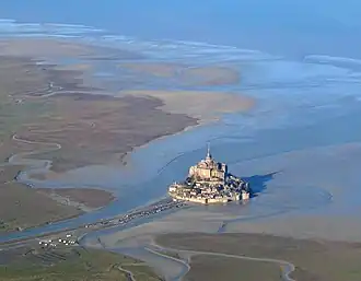 Vue aérienne du mont Saint-Michel.