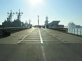 Navires à la base navale