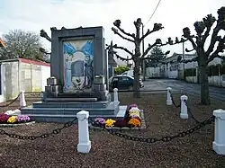 Le monument aux morts.