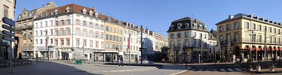 Place de la République dans le Nouveau Quartier.