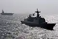 Le Munmu the Great en formation avec l'USS&nbsp;Ronald Reagan en mer du Japon (27 mars 2007)