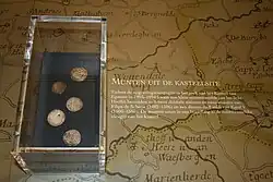 Pièces de monnaie trouvées dans le château.