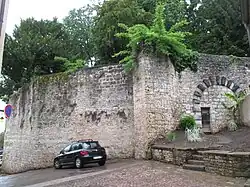 Murs d'enceintes classés