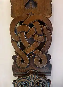 Dossier de chaise alsacienne à entrelacs