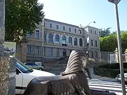 Sphinx devant le musée d'art et d'industrie