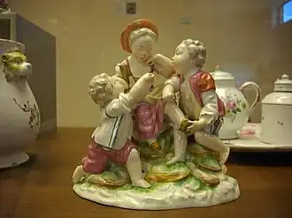 Le sabot cassé, faïence de Niderviller, XVIIIe&nbsp;siècle, Musée du pays de Sarrebourg.