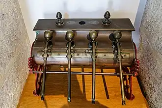 Tireuse à eau-de-vie de cognac.