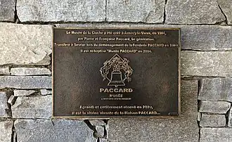 Plaque à l'entrée du musée Paccard
