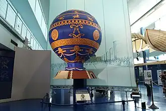 1783 : maquette de Montgolfière.