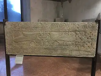 Plutei de Theodota avec des paons de l'oratoire de San Michele alla Pusterla, début du VIIIe siècle, Musées Civiques de Pavie.