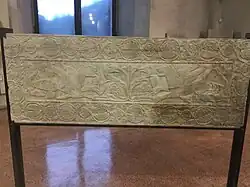 L'un des plutei de Theodota, VIIIe&nbsp;siècle, Musées civiques de Pavie.