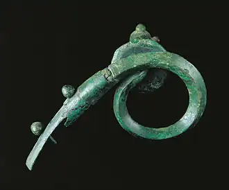 Fibule en bronze.