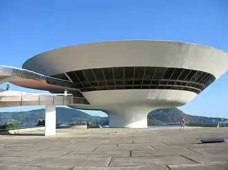 Photographie du musée d'art contemporain de Niteroi, notamment la rotonde.