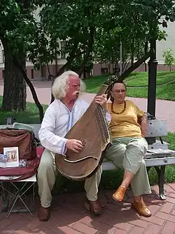 Joueur de bandoura dans un parc de Kiev en 2007.