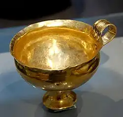 Gobelet d'or à une anse de l'HR II (vers 1500 av. J.-C.), British Museum.