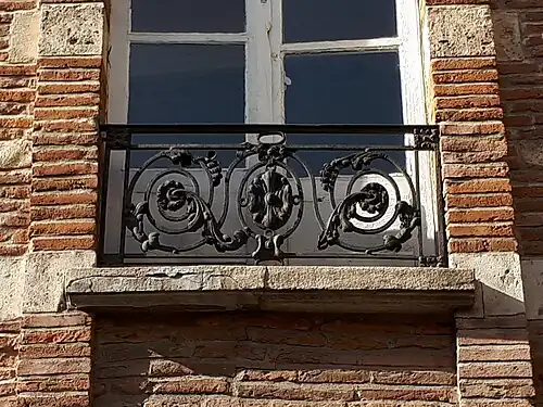 no&nbsp;37 : détail d'une fenêtre du 1er&nbsp;étage.