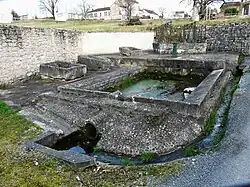 La fontaine-lavoir du bourg