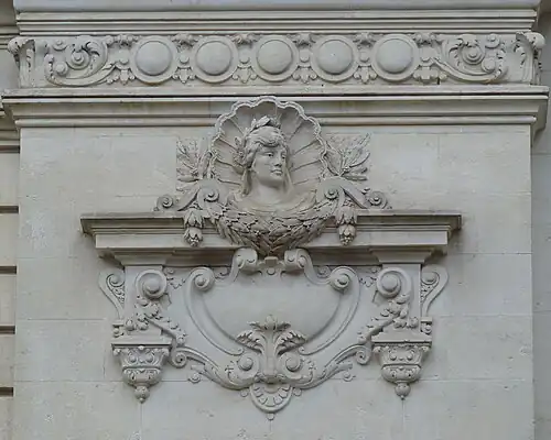 Façade de la galerie Jules Salles, Nîmes.