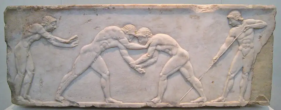 Lutteurs. Reliefs de la base d'une statue funéraire attique, v. 510-500. Marbre du Pentélique, H 32&nbsp;cm. MNArch Athènes