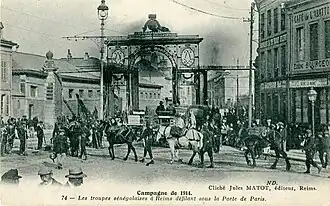Les Tirailleurs sénégalais défilant à Reims en 1914.