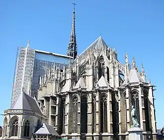 Autre vue du chevet de la cathédrale.