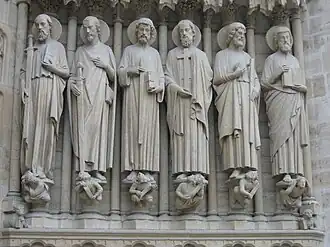 Statues du piédroit de droite, du XIXe&nbsp;siècle : Paul, Jacques le Majeur, Thomas, Philippe, Jude et Matthieu.