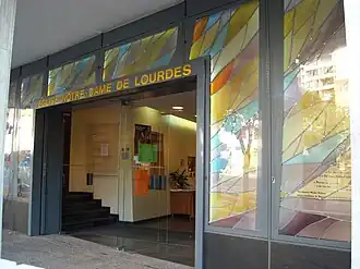 L'entrée de l'église rue Pelleport.