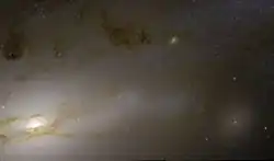 Gros plan de NGC 4438 par le télescope spatial Hubble.