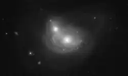 NGC 545 et NGC 547 par le télescope spatial Hubble.