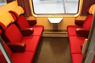 Compartiment de première classe non rénové.