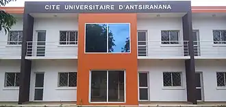 Nouvelle cité universitaire (derrière le bâtiment Belle Rose)