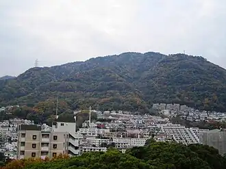 Vue du mont Nagamine depuis l'université de Kobe.