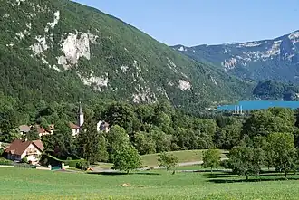 Le Chef-lieu et le lac