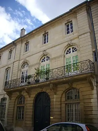 Maison Lecreulx, au no&nbsp;6.