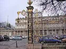 L'hémicycle vu de la place de la Carrière