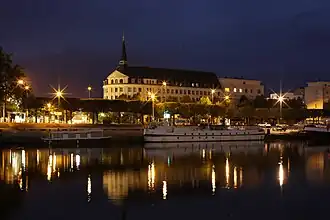 Le canal Saint-Félix au crépuscule à Nantes.