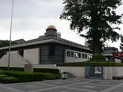Bâtiment moderne du musée.