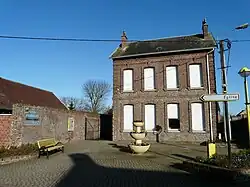 Photographie montrant le groupe scolaire des Deux Saules