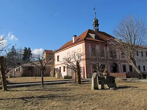 Nečtiny : hôtel de ville.