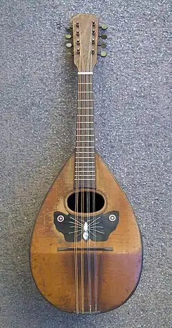 Mandoline napolitaine moderne.